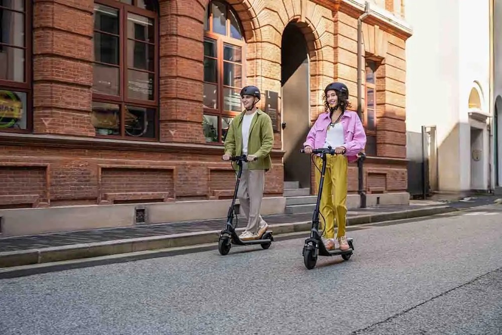 Segway Ninebot Kickscooter E2 E II- Schwarz